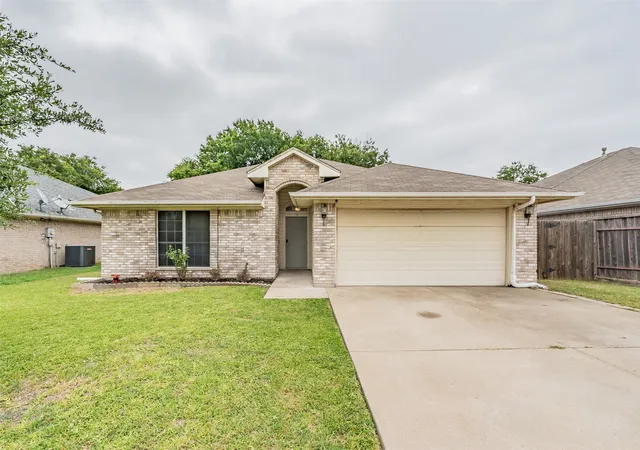 Photo 1 of Single family home for sale at 137 Roberts Dr, Saginaw, TX 76179 | MLS# 21340868 | Listing updated on 2026-09-24