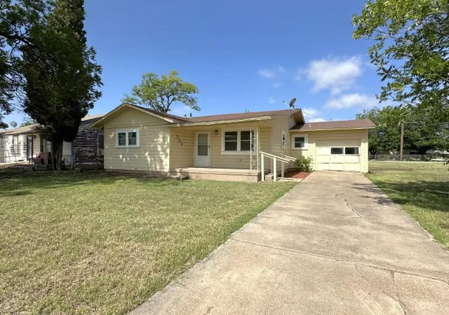 Photo 1 of Sale Pending at 804 Columbia St, Stamford, TX 79553 | MLS# 21341438 | Listing updated on 2026-09-14