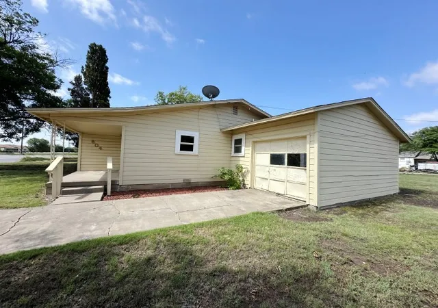 Photo 2 of Sale Pending at 804 Columbia St, Stamford, TX 79553 | MLS# 21341438 | Listing updated on 2026-09-14