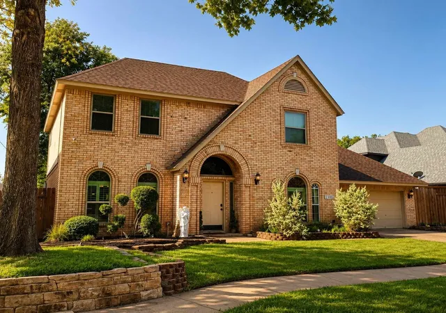 Photo 1 of Single family home for sale at 2902 Redstone Dr, Arlington, TX 76001 | MLS# 21340236 | Listing updated on 2026-09-12