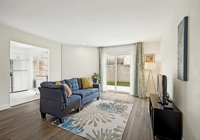 Listing Photo 5 - Condo for sale in building located at 839 Dublin Dr, Richardson, TX 75080 - Unit #2
