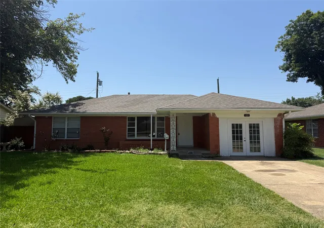 Photo 1 of Single family home for sale at 428 La Salle Dr, Richardson, TX 75081 | MLS# 21341489 | Listing updated on 2026-07-30