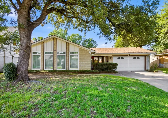 Photo 1 of Sale Pending at 1315 Navaho St, Arlington, TX 76012 | MLS# 21337411 | Listing updated on 2026-09-14