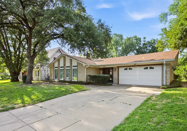 Photo 3 of Sale Pending at 1315 Navaho St, Arlington, TX 76012 | MLS# 21337411 | Listing updated on 2026-09-14