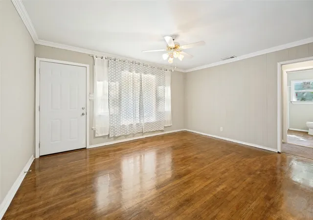 Photo 2 of Single family home for sale at 1225 W Boyce Ave, Fort Worth, TX 76115 | MLS# 21341527 | Listing updated on 2026-09-17