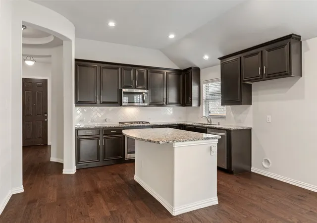 Photo 3 of Single family home for sale at 1804 Virtue Port Ln, Wylie, TX 75098 | MLS# 21341316 | Listing updated on 2026-10-05