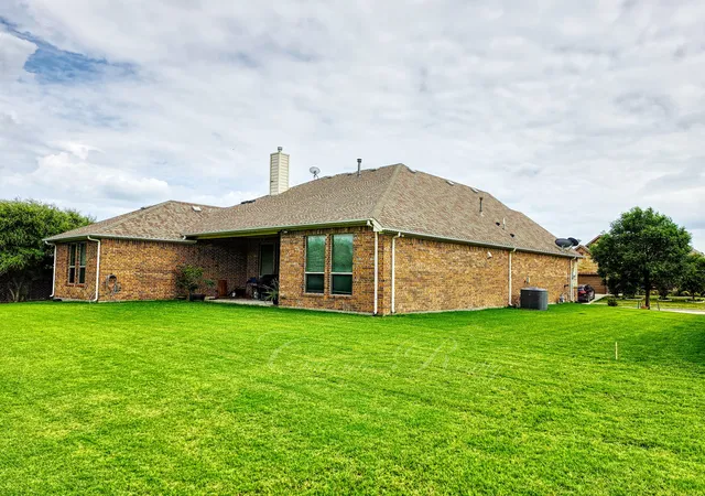 Photo 3 of Single family home for sale at 1103 Saint Matthew Cir, Royse City, TX 75189 | MLS# 21340381 | Listing updated on 2026-07-31
