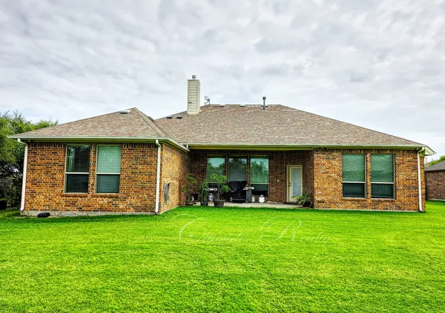 Photo 3 of Single family home for sale at 1103 Saint Matthew Cir, Royse City, TX 75189 | MLS# 21340381 | Listing updated on 2026-07-31