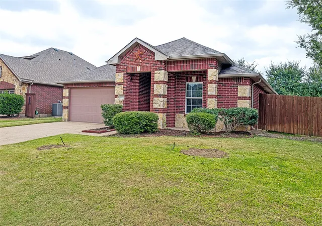 Photo 3 of Single family home for sale at 2500 Navasota Dr, Little Elm, TX 75068 | MLS# 21341587 | Listing updated on 2026-09-12