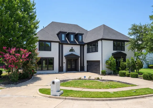 Photo 3 of Mansion for sale at 3007 Waterway Ct, Arlington, TX 76012 | MLS# 21341493 | Listing updated on 2026-09-10