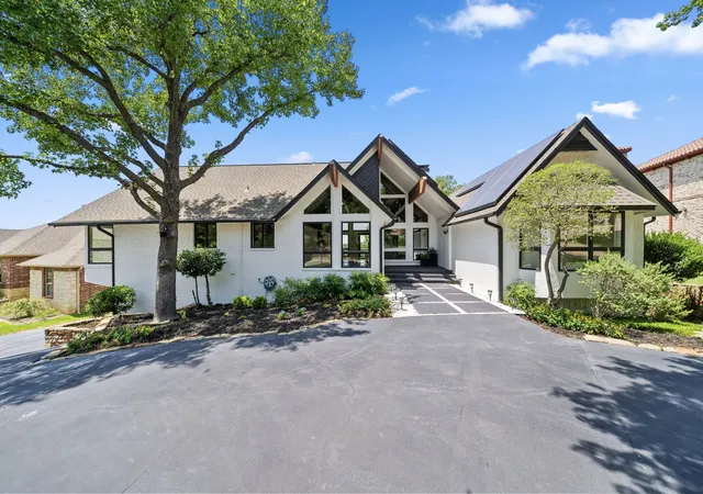 Photo 1 of Single family home for sale at 231 Oak Hill Dr, Roanoke, TX 76262 | MLS# 21336138 | Listing updated on 2026-09-12