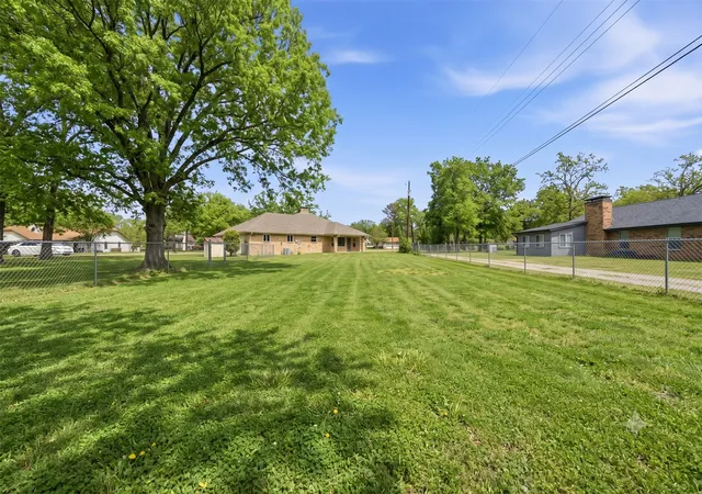 Photo 28 of Single family home for sale at 111 Havenwood Dr, Enchanted Oaks, TX 75156 | MLS# 21341595 | Listing updated on 2026-09-14