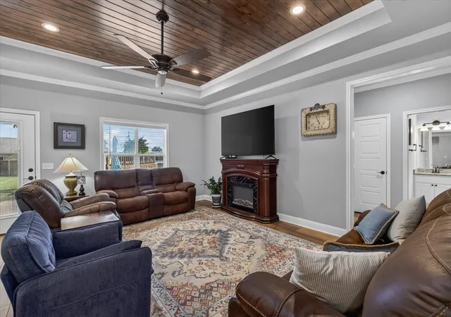 Photo 4 of Sale Pending at 424 E Pennsylvania Ave, Van, TX 75790 | MLS# 21341688 | Listing updated on 2026-09-29