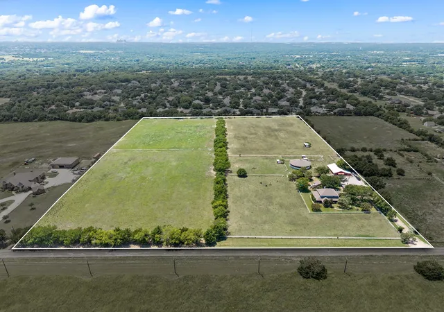 Photo 3 of Single family home for sale at 617 Malloy Ln, Ovilla, TX 75154 | MLS# 21340925 | Listing updated on 2026-09-13