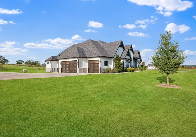 Photo 3 of Single family home for sale at 412 Royal Santana Run, Weatherford, TX 76087 | MLS# 21341328 | Listing updated on 2026-09-12