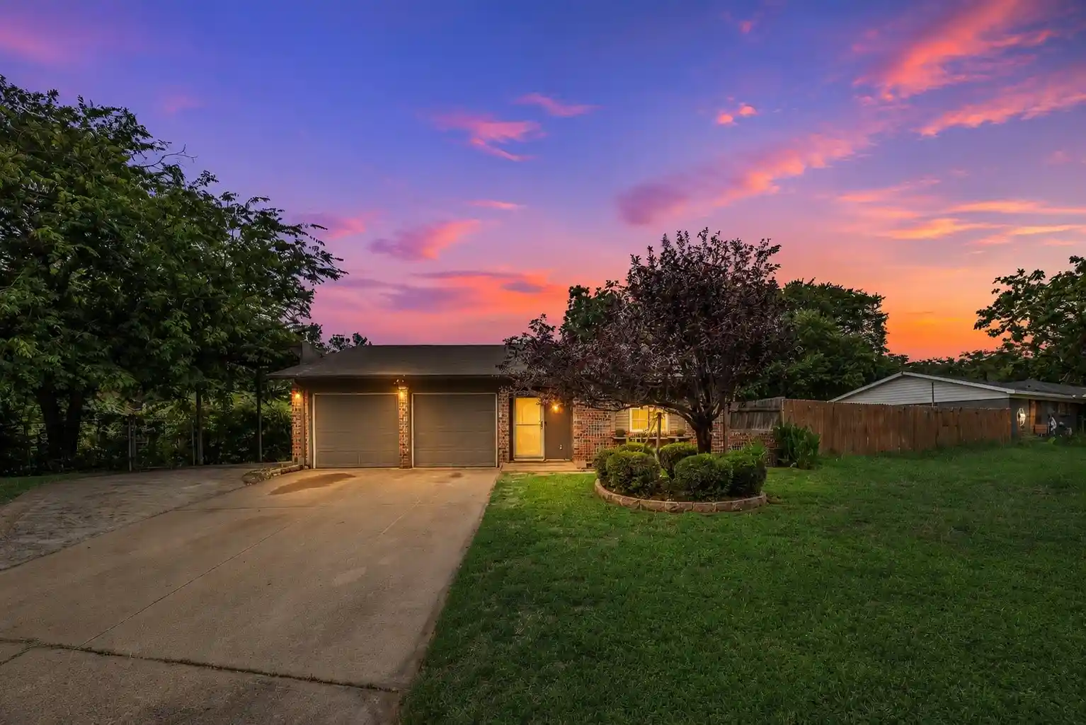 Photo 1 of Single family home for sale at 117 Myrtle Ct, Hurst, TX 76053 | MLS# 21336958 | Listing updated on 2026-10-27