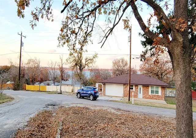 Photo 4 of Sale Pending at 1963 Hillcrest Cir, Gordonville, TX 76245 | MLS# 21341793 | Listing updated on 2026-09-11