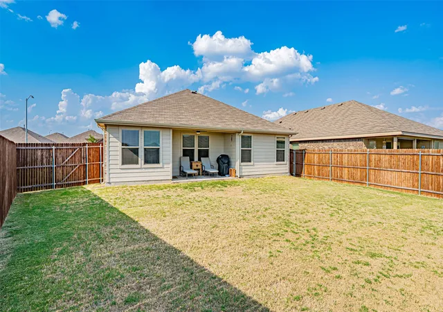Photo 4 of Single family home for sale at 705 Basteen Ln, Justin, TX 76247 | MLS# 21340917 | Listing updated on 2026-10-02