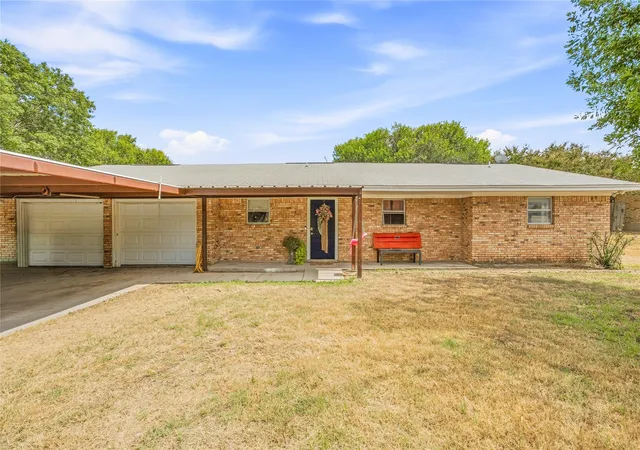 Photo 1 of Single family home for sale at 108 Vicksburg Dr, Comanche, TX 76442 | MLS# 21341729 | Listing updated on 2026-09-28