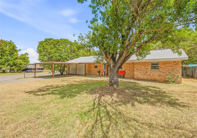 Photo 2 of Single family home for sale at 108 Vicksburg Dr, Comanche, TX 76442 | MLS# 21341729 | Listing updated on 2026-09-28
