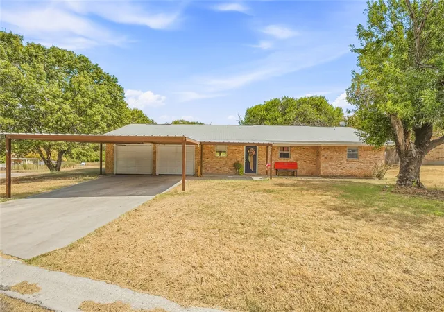 Photo 3 of Single family home for sale at 108 Vicksburg Dr, Comanche, TX 76442 | MLS# 21341729 | Listing updated on 2026-09-28