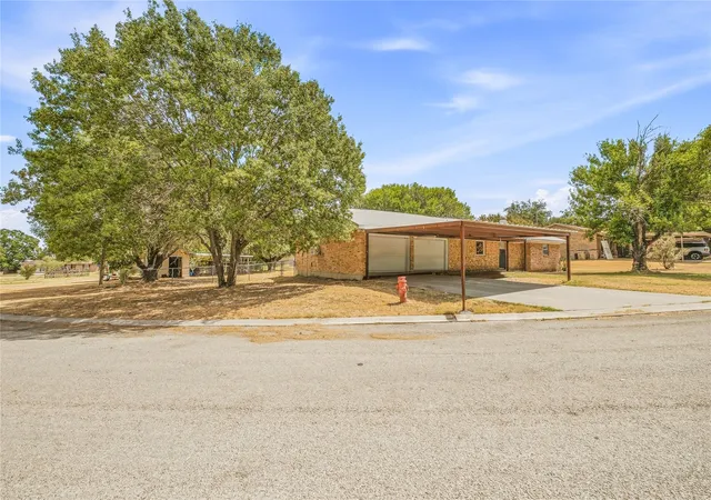 Photo 4 of Single family home for sale at 108 Vicksburg Dr, Comanche, TX 76442 | MLS# 21341729 | Listing updated on 2026-09-28