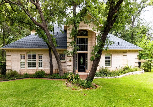 Photo 2 of Single family home for sale at 1701 Oriole Dr, Flower Mound, TX 75022 | MLS# 21341877 | Listing updated on 2026-09-13