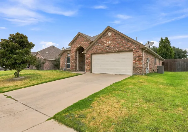 Photo 3 of Single family home for sale at 3221 Canary Ln, Midlothian, TX 76065 | MLS# 21341878 | Listing updated on 2026-10-05