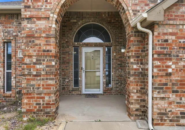 Photo 3 of Single family home for sale at 3221 Canary Ln, Midlothian, TX 76065 | MLS# 21341878 | Listing updated on 2026-10-05