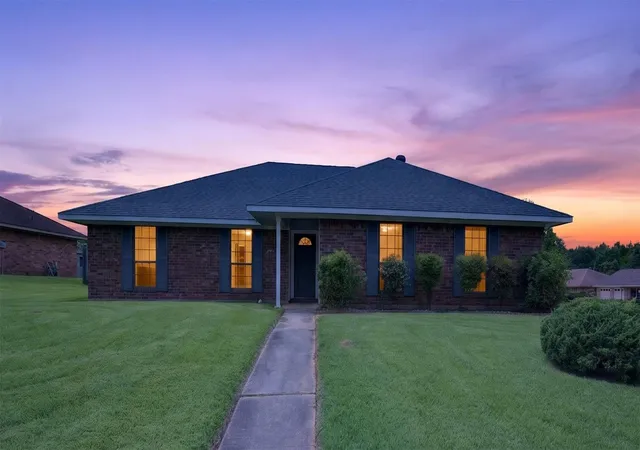 Photo 1 of Sale Pending at 6301 Kenwood Dr, Shreveport, LA 71119 | MLS# 21340157 | Listing updated on 2026-09-09