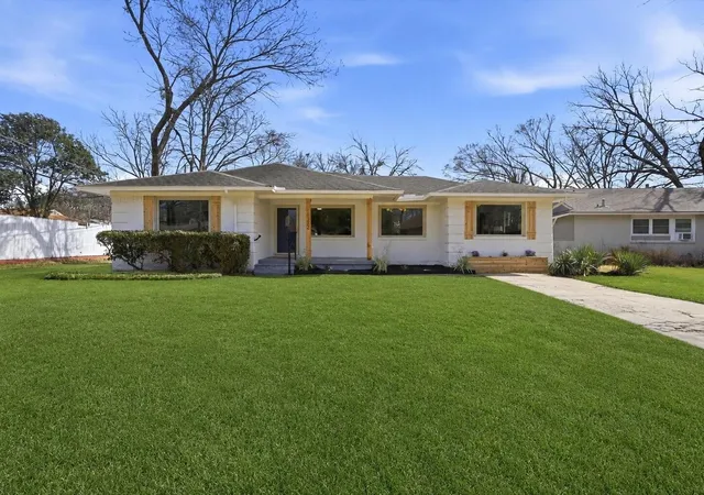 Photo 1 of Sale Pending at 10322 Pinecrest Dr, Dallas, TX 75228 | MLS# 21342055 | Listing updated on 2026-09-09