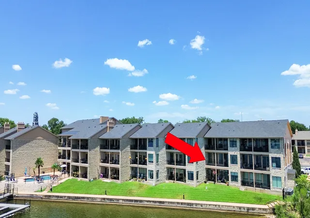 Photo 1 of Sale Pending at 401 E Pearl St #2202, Granbury, TX 76048 | MLS# 21341442 | Listing updated on 2026-09-14