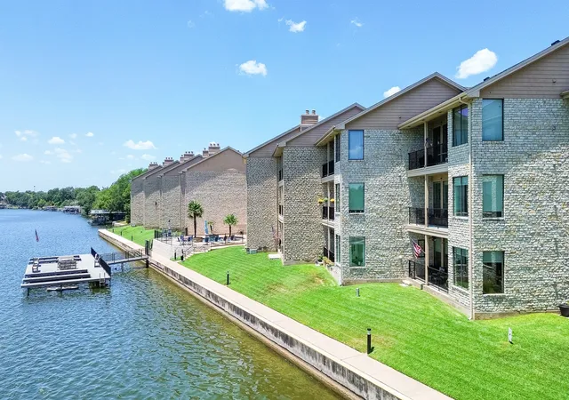 Photo 2 of Sale Pending at 401 E Pearl St #2202, Granbury, TX 76048 | MLS# 21341442 | Listing updated on 2026-09-14