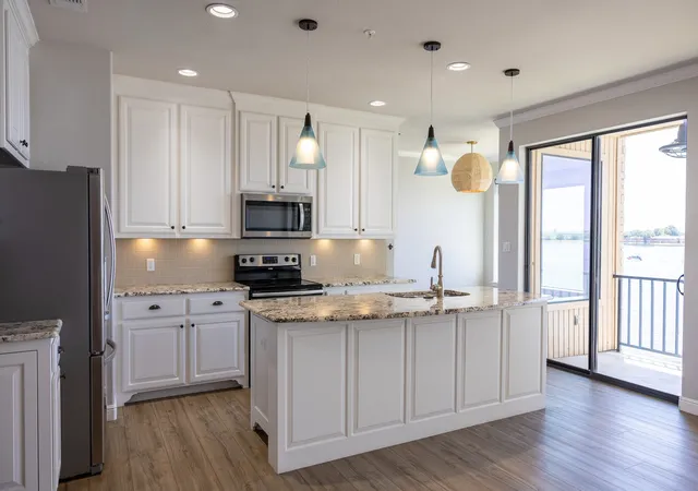 Photo 3 of Sale Pending at 401 E Pearl St #2202, Granbury, TX 76048 | MLS# 21341442 | Listing updated on 2026-09-14