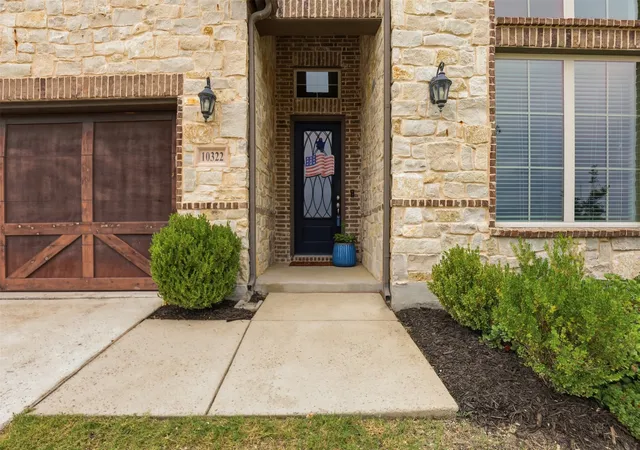 Photo 3 of Single family home for sale at 10322 Trail Ridge Dr, Fort Worth, TX 76126 | MLS# 21341816 | Listing updated on 2026-09-09
