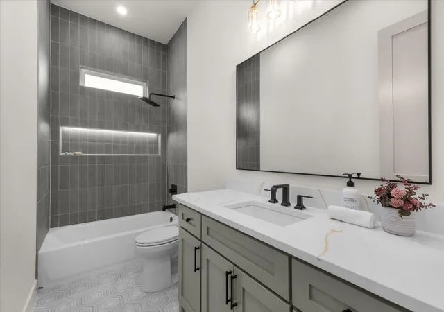 Photo 3 of Single family home for sale at 106 Mcclure Ct, Hudson Oaks, TX 76087 | MLS# 21342118 | Listing updated on 2026-09-13