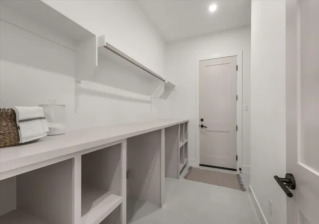 Photo 4 of Single family home for sale at 106 Mcclure Ct, Hudson Oaks, TX 76087 | MLS# 21342118 | Listing updated on 2026-09-13