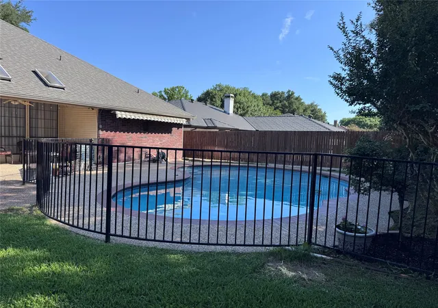 Photo 1 of Single family home for sale at 2105 Sleepy Hollow Dr, Arlington, TX 76006 | MLS# 21308820 | Listing updated on 2026-10-02