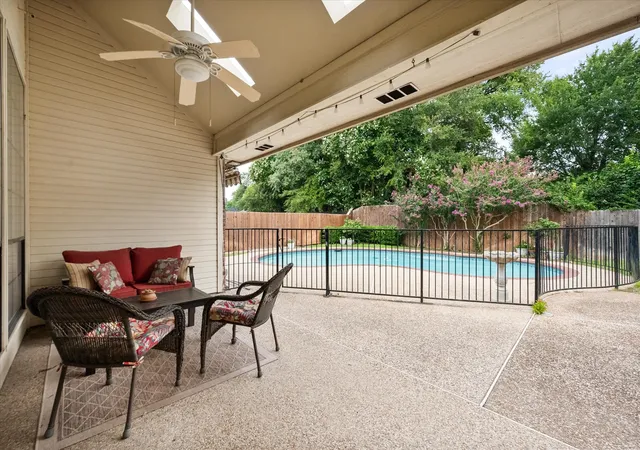 Photo 2 of Single family home for sale at 2105 Sleepy Hollow Dr, Arlington, TX 76006 | MLS# 21308820 | Listing updated on 2026-10-02