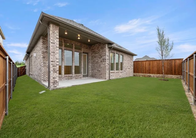 Photo 3 of Sale Pending at 1005 Sky Five Dr, Wylie, TX 75098 | MLS# 21342188 | Listing updated on 2026-10-03