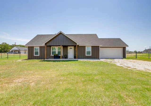 Photo 1 of Sale Pending at 2998 Knob Rd, Springtown, TX 76082 | MLS# 21338093 | Listing updated on 2026-09-14