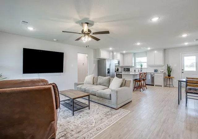 Photo 4 of Sale Pending at 2998 Knob Rd, Springtown, TX 76082 | MLS# 21338093 | Listing updated on 2026-09-14