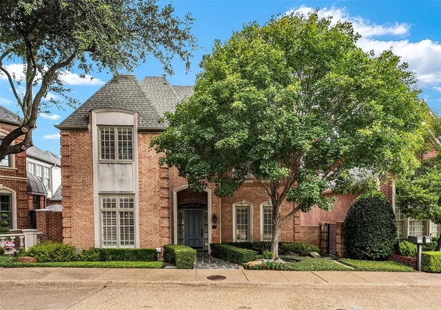 Photo 1 of Sale Pending at 7 Knightwood Ct, Dallas, TX 75225 | MLS# 21339314 | Listing updated on 2026-09-14
