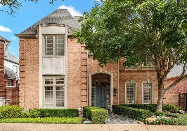 Photo 2 of Sale Pending at 7 Knightwood Ct, Dallas, TX 75225 | MLS# 21339314 | Listing updated on 2026-09-14