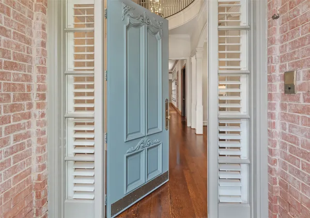 Photo 3 of Sale Pending at 7 Knightwood Ct, Dallas, TX 75225 | MLS# 21339314 | Listing updated on 2026-09-14