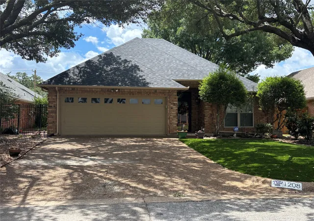 Photo 1 of Sale Pending at 1208 Oriental Ave, Arlington, TX 76011 | MLS# 21335494 | Listing updated on 2026-09-11