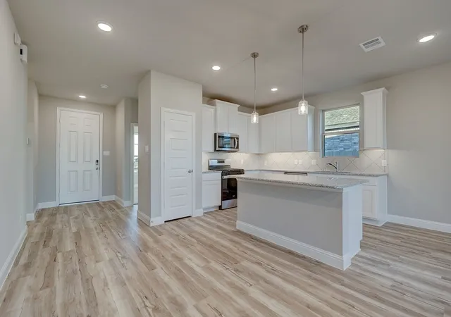 Photo 3 of Sale Pending at 3104 Brittlebush Dr, Fort Worth, TX 76108 | MLS# 21342238 | Listing updated on 2026-09-13