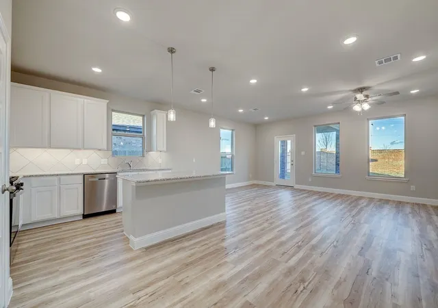 Photo 4 of Sale Pending at 3104 Brittlebush Dr, Fort Worth, TX 76108 | MLS# 21342238 | Listing updated on 2026-09-13