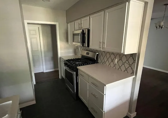 Photo 4 of Single family home for sale at 3250 Highland Woods Cir, Dallas, TX 75241 | MLS# 21342249 | Listing updated on 2026-09-08