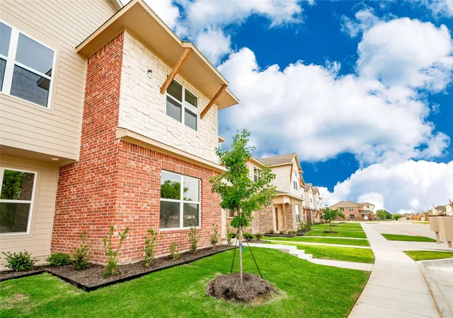Photo 2 of Townhouse for sale at 3701 Bonnie Brae St, Argyle, TX 76226 | MLS# 21342364 | Listing updated on 2026-09-27
